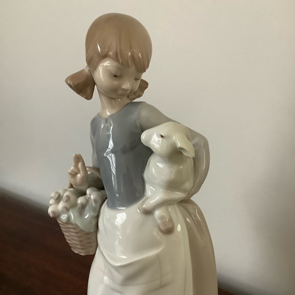 Lladro Girl with Lamb and basket of Leeks - Picture 2 of 7